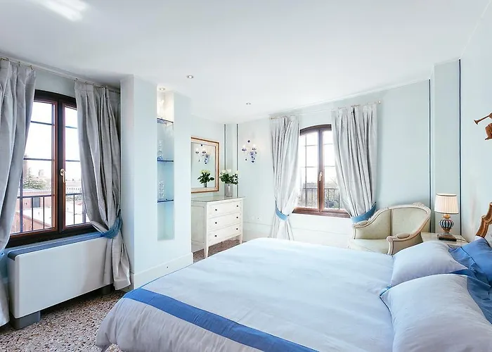 Deluxe Lagoon View Apartment *