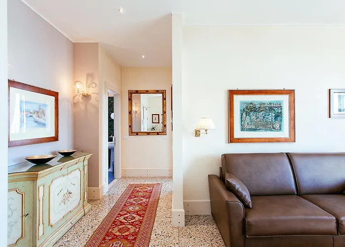 Deluxe Lagoon View Apartment Venice