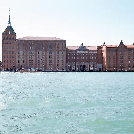 Deluxe Lagoon View Apartamento *