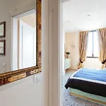 Deluxe Lagoon View דירה