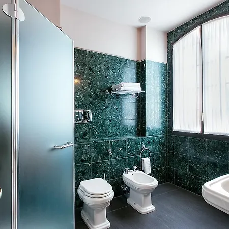 Deluxe Lagoon View Апартаменты *